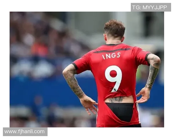 足球巨星的辉煌历程与不朽成就探索：从草根到巅峰的传奇故事